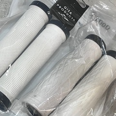 自転車サドル　ペダルグリップチェーンホワイトフルセット一万以上美品の画像