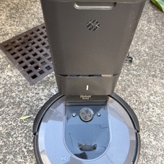 綺麗なルンバ(自動で戻る充電ハウス付き)の画像