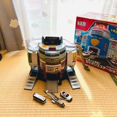 トミカ ぐるっと変形！DXポリスステーションの画像