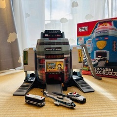 トミカ ぐるっと変形！DXポリスステーションの画像