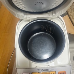 シャープ32インチテレビ・5号だき炊飯器の画像