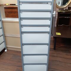 硬質パルプ9段チェスト　定価16,499円　キャスター付き　ホワイト　書類ケース　キャビネット　レターケース　サイズ（約）幅31×奥35×高113　　■近隣配送無料 買取GO‼　栄和店の画像