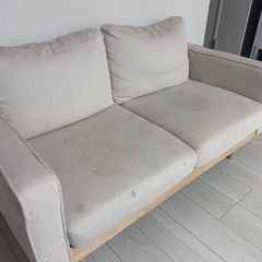 ベージュソファの画像