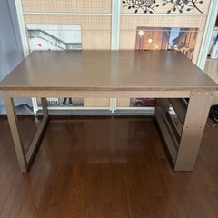 IKEA大きめテーブルの画像