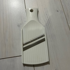 揚げ物用の鍋とスライサーの画像