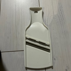 揚げ物用の鍋とスライサーの画像