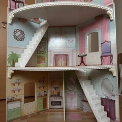 木製ドールハウスの画像