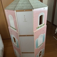 木製ドールハウスの画像