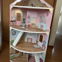 木製ドールハウスの画像