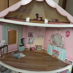 木製ドールハウスの画像
