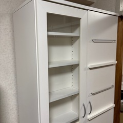 値下げしました！　白いキャビネット・収納家具の画像