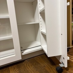 値下げしました！　白いキャビネット・収納家具の画像