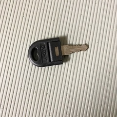 キャビネット　引き出し　机　鍵付きの画像