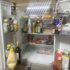 家庭用4段冷蔵庫の画像