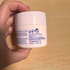 乳液　OLEHENRIKSENの画像