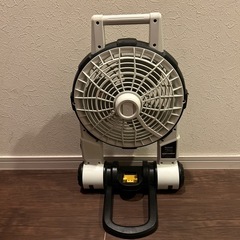ジャンク品　マキタmakita充電式ファン　CF201D
扇風機の画像