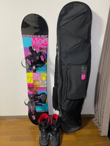 スノーボード カラフルデザイン ブーツ・ケース付 スノーボード4点セットスノーボード板 ・ビンディング・ケース・ブーツ