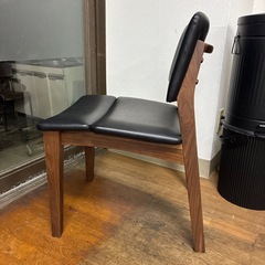 美品フェイクレザーダイニングチェアの画像