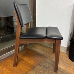 美品フェイクレザーダイニングチェアの画像