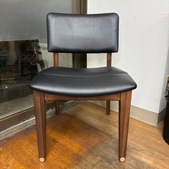 美品フェイクレザーダイニングチェアの画像