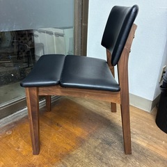 美品フェイクレザーダイニングチェアの画像