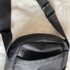 ショルダーバッグ 黒 ナイロン BLACKの画像