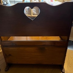 アンティーク風収納できるベンチの画像