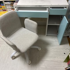 A子供用机椅子セット　机いすの画像