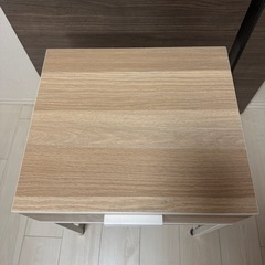 【IKEA】ベッドサイドテーブルの画像