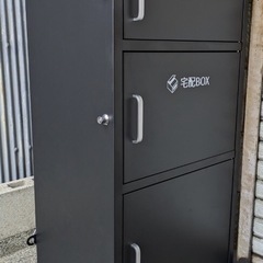 宅配ボックス ポスト一体型 置き配ボックス 屋外 一戸建て用 郵便受け 大容量 防水 配達ボックス 置き型 おしゃれ 盗難防止 スタンドポスト 日本語説明書 3段 ブラックの画像