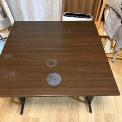 折りたたみテーブルの画像