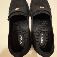 【美品】vivaia アーモンドトゥ プラットフォーム トラックソールローファーの画像