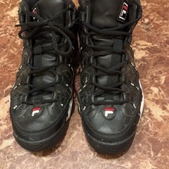 フィラスニーカーの画像