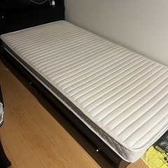 シングルベッドシングルマットレスの画像