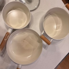 アイリスオーヤマ 鍋、フライパンセット売りの画像