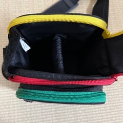 カメラバッグ　ユナイテッドカラーオブベネットン　一眼レフの画像