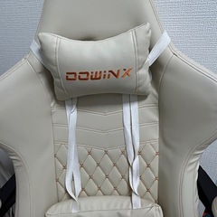 【引き取り】DOWINX ゲーミングチェア アイボリー／オットマン付クッション付の画像
