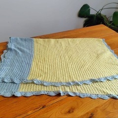 ハンドメイド　ニットブランケット　ひざ掛け　おくるみ　ストール　100×80cmの画像