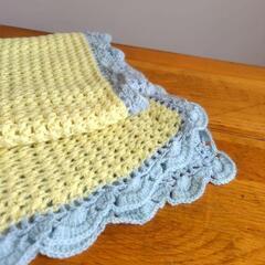 ハンドメイド　ニットブランケット　ひざ掛け　おくるみ　ストール　100×80cmの画像