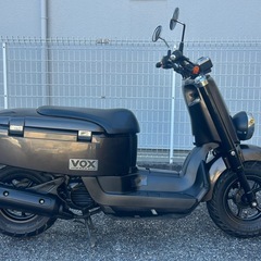 ※【期間限定】オイル交換済み／駆動系点検整備済み（状態良好）バッテリーフルチャージ♪収納が大きい“箱スク”で、通勤・通学・普段使いがラク！ヤマハ VOX（ボックス）／ 原付バイク インジェクションスクーター SA31J の画像