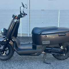 ※【期間限定】オイル交換済み／駆動系点検整備済み（状態良好）バッテリーフルチャージ♪収納が大きい“箱スク”で、通勤・通学・普段使いがラク！ヤマハ VOX（ボックス）／ 原付バイク インジェクションスクーター SA31J の画像