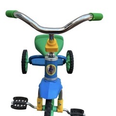 昔ながらの三輪車の画像