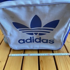 【猫飼い】adidas 紫 リュックの画像