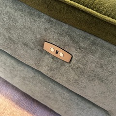 3人掛けソファ 電動 USBポート オリーブグリーン 抹茶色の画像