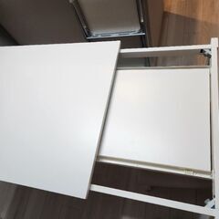 IKEA　伸縮式ダイニングテーブル(2人掛け)の画像