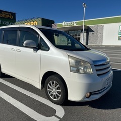 トヨタ　ノアxLセレクション⭐️4WD⭐️車検8年11月⭐️夏＆スタッドレスタイヤ　全てコミコミ価格の画像