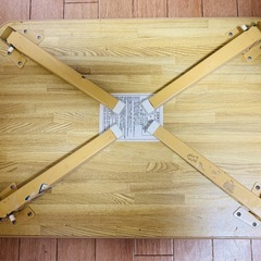 折り畳みテーブルの画像