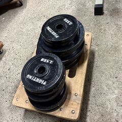 ベンチプレスセット一式（バーベル・ダンベル・ベンチ・プレート付き）の画像