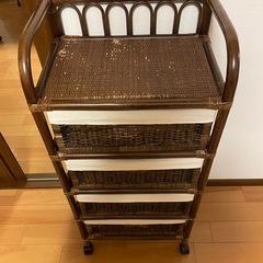 籐のキャビネット【年末処分予定】の画像