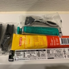 ケアグッズ(歯磨き粉、歯ブラシ、くし、かみそり)の画像